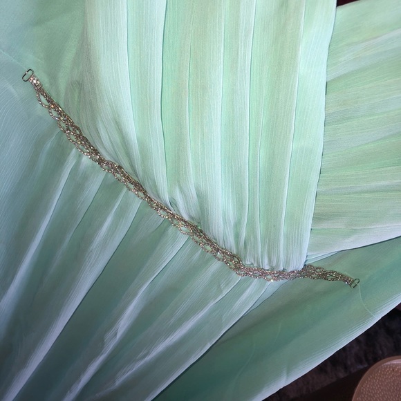 David’s Bridal Bridesmaid dress - Picture 6 of 8